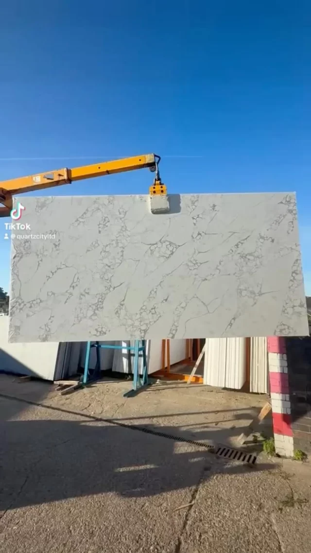 Arabescato Cremo Jazz has bold webbed veins in grey and taupe. It’s available in a polished finish. 
.
Slab size: 3200 x 1600mm 
.
Thickness: 20mm and 30mm 
.
#arabescatocremojazz #quartzworktops #quartzsupplier #kitchenworktopsupplier #quartzcity
